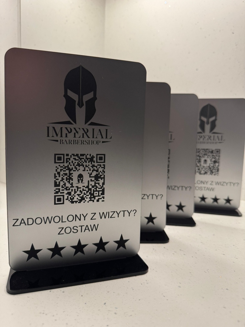 Prezenter-stand-stojak-z-kodem-QR-i-logo-4