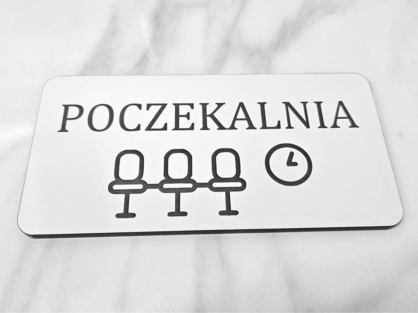 Tabliczka-grawerowana-Poczekalnia-z-piktogramem-1