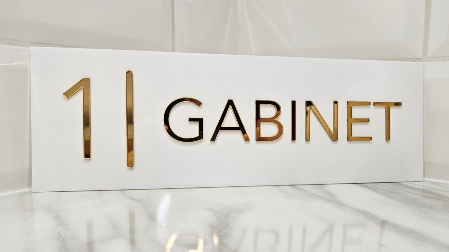 Tabliczka-na-drzwi-gabinet-nr-1-1