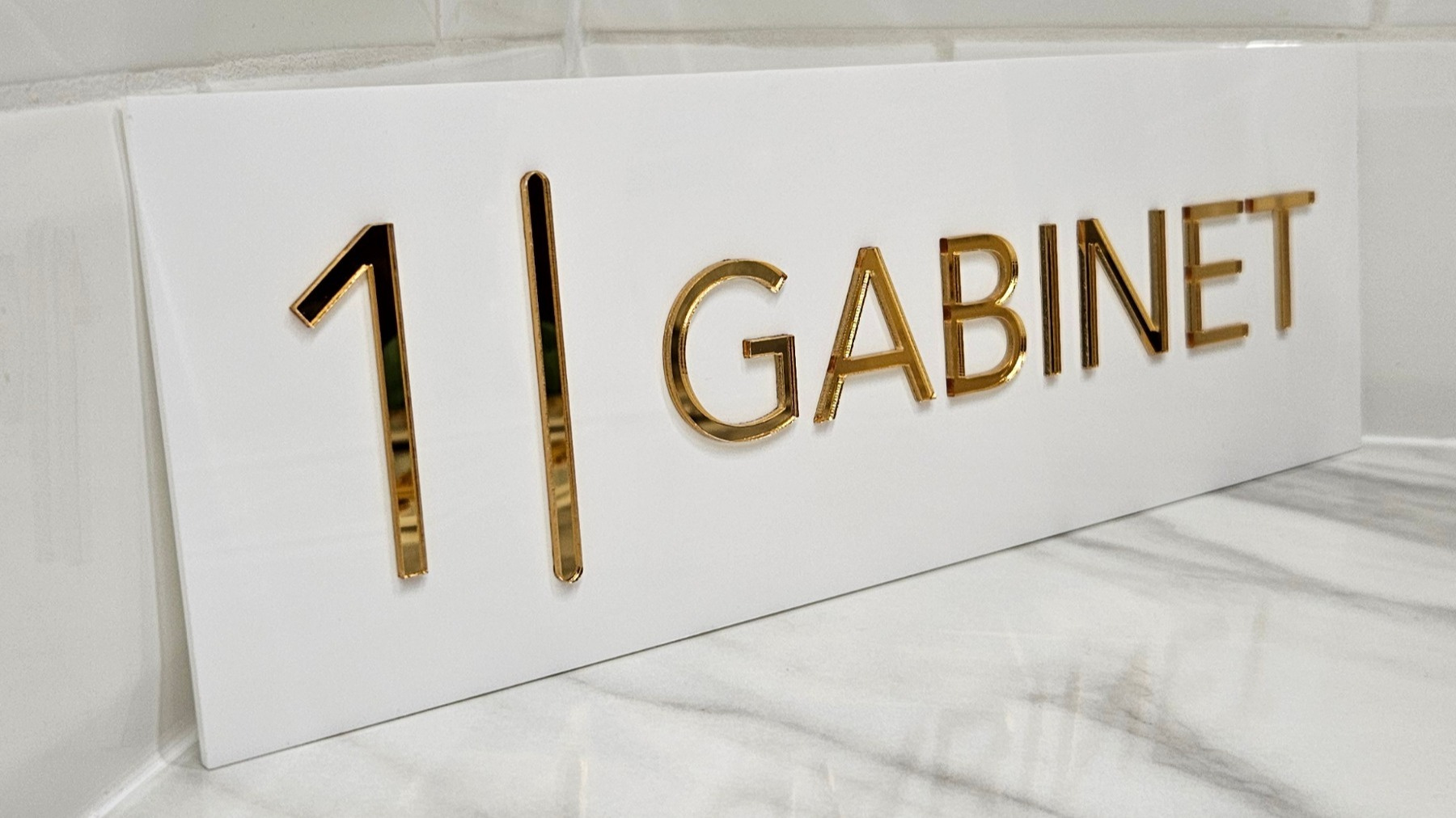 Tabliczka-na-drzwi-gabinet-nr-1-2